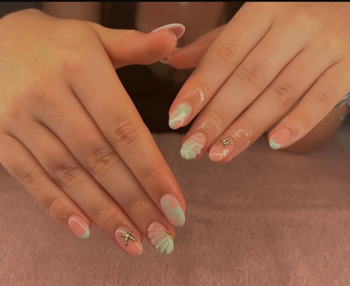 Green shell and starfish nail art