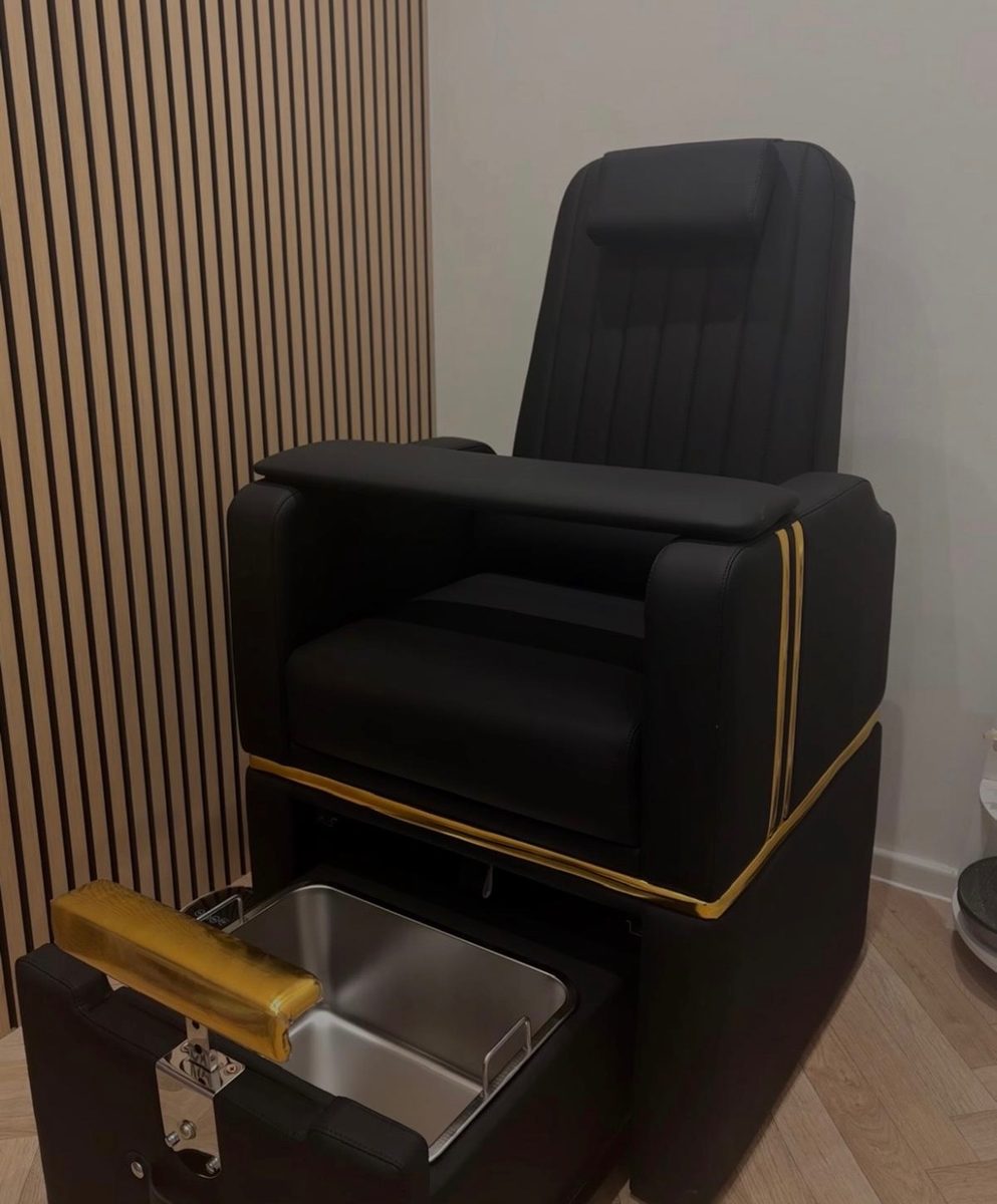Salon pedicure chair